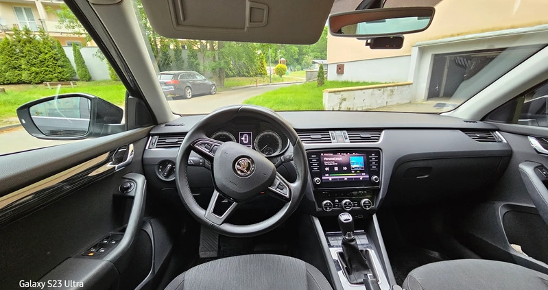 Skoda Octavia cena 56000 przebieg: 122000, rok produkcji 2017 z Szczecin małe 154